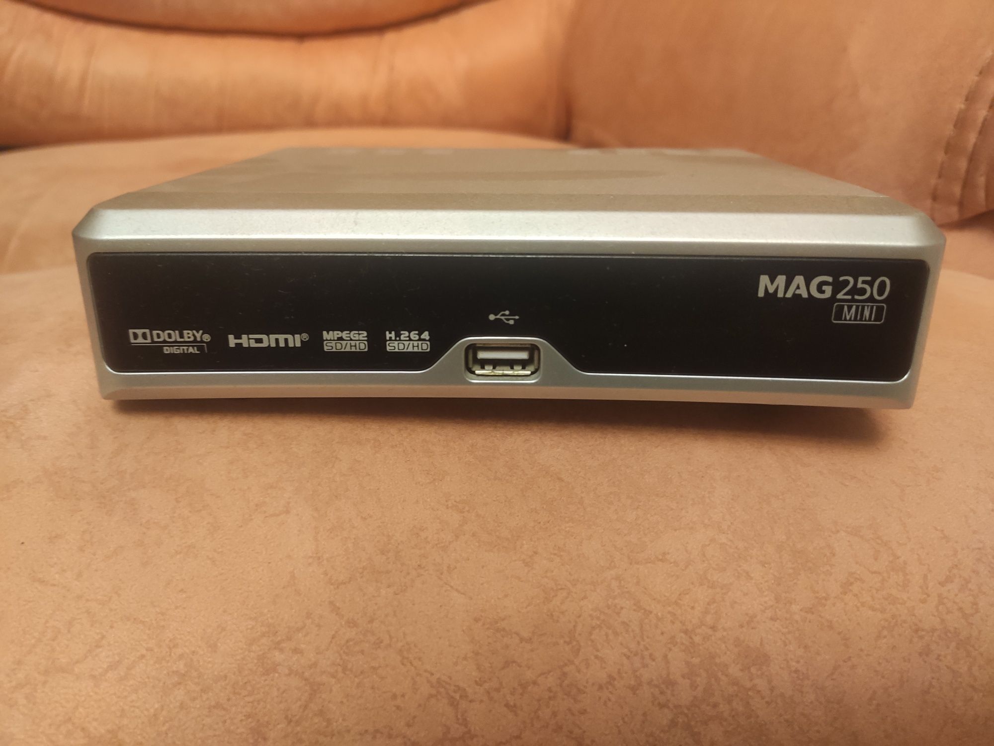 Три тв-приставки  Mag 200 mini, Mag 250 mini, Mag 255