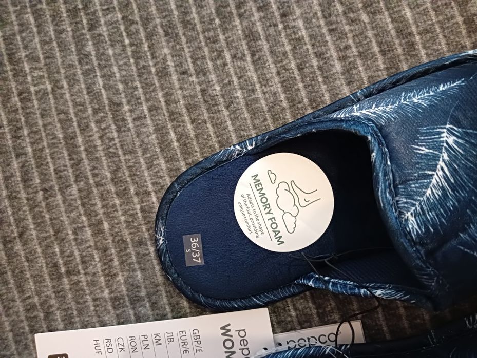 Nowa kapcie damskie w piórka 36/37