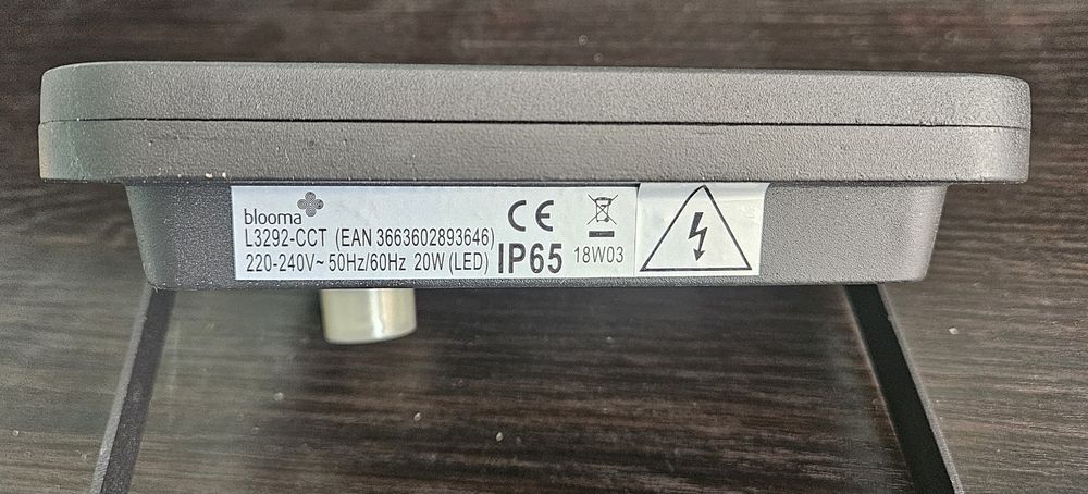 Lampa naświetlacz Blooma Macamic