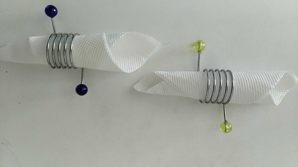 Argolas p guardanapos em inox e acrílico Azul e amarelo festas