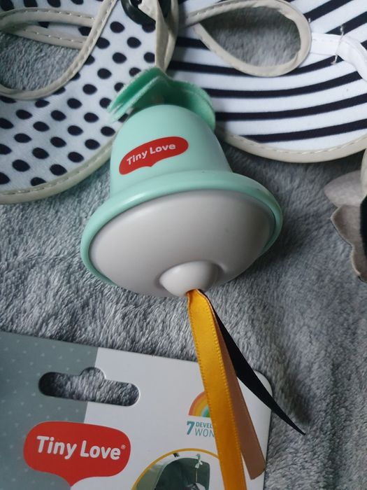 Karuzela do wózka zawieszka parasolka kontrastowa z dzwonkiem TinyLove