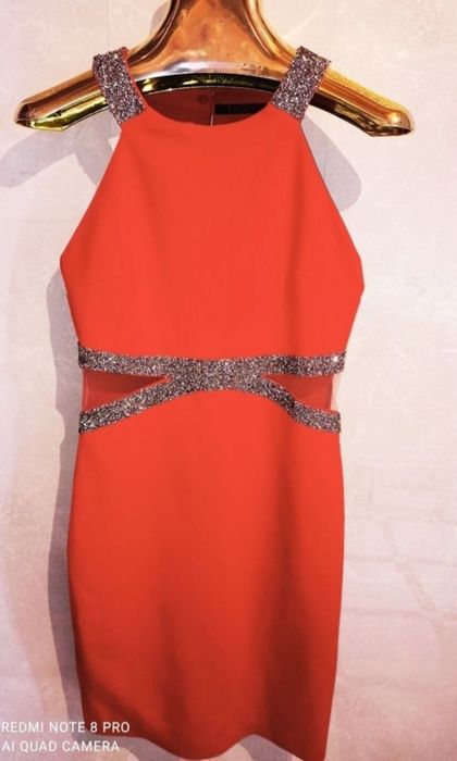Червона сукня з камінчиками неопрен
