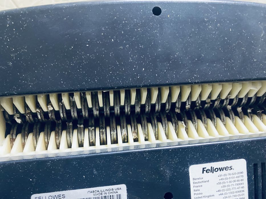 Продам шредер знищувач бумаги Fellowes P-35C