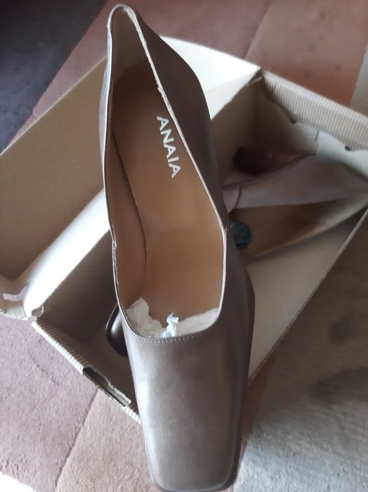 Sapatos em pele couro  homem 41 / 42 /senhora 37 novos em caixa