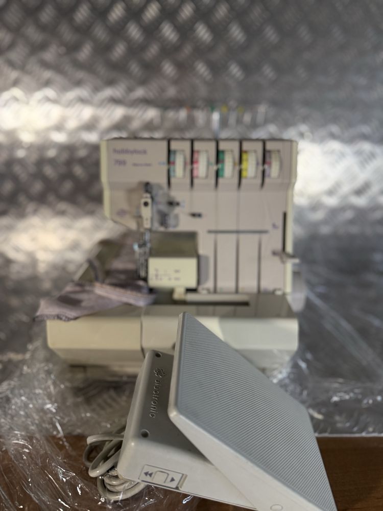 Hobbylock 799 pfaff niemiecmi overlock idealny stan, 5 nitkowy