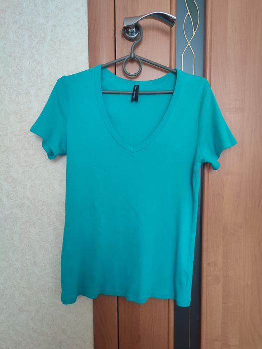 Футболка і спідниця.