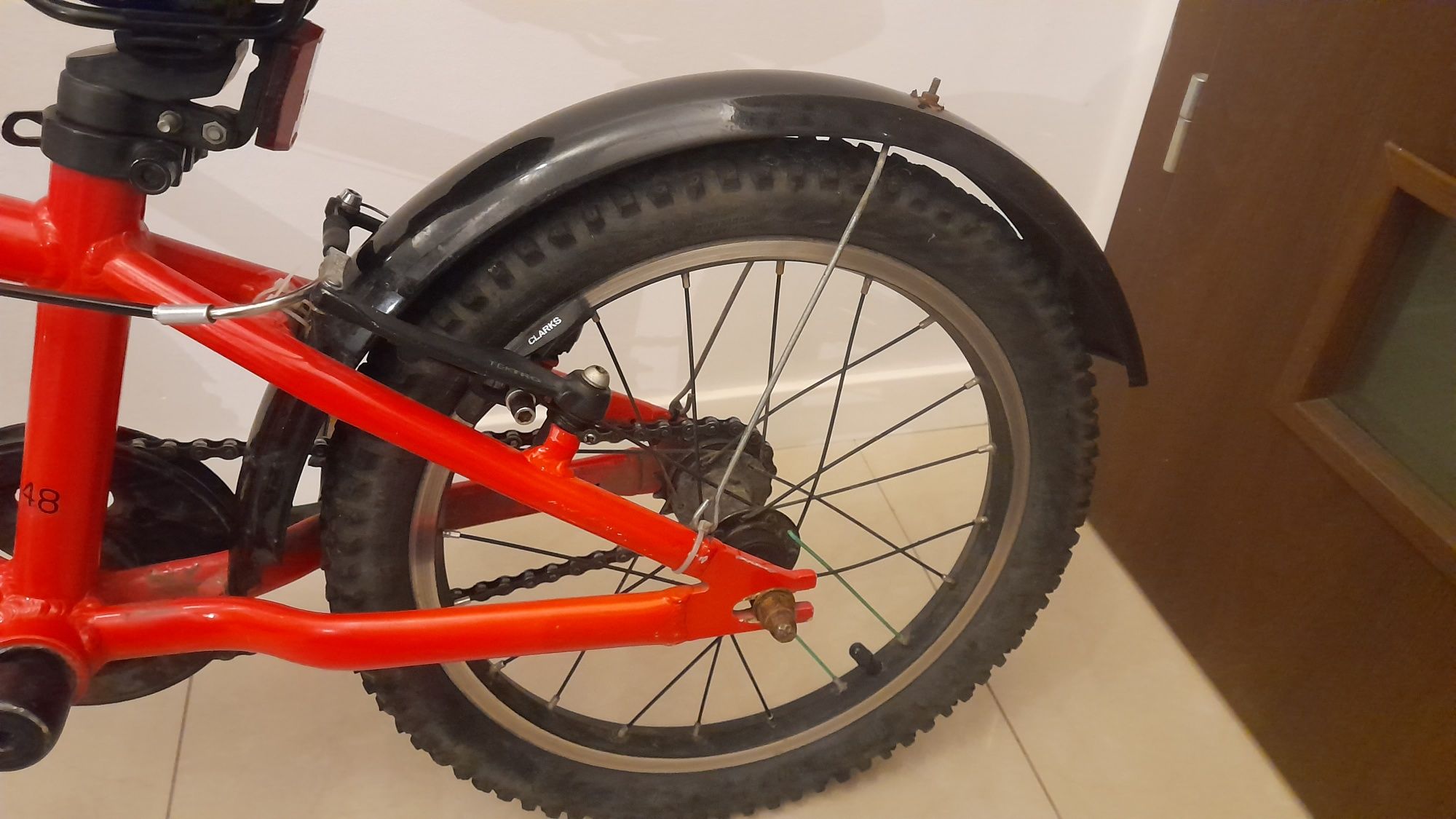 Bardzo lekki rower frog 48  dziecięcy 16'',  czerwony