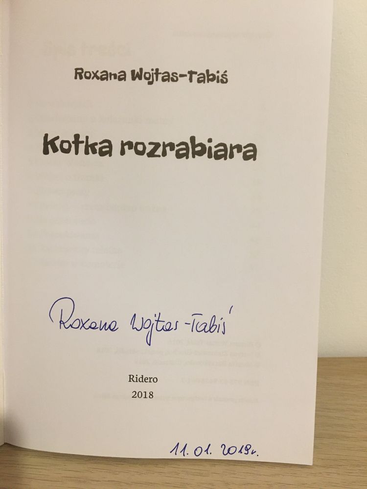 Książka Kotka rozrabia z autografem pisarki