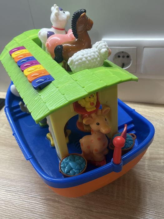 Ноєв ковчег українською