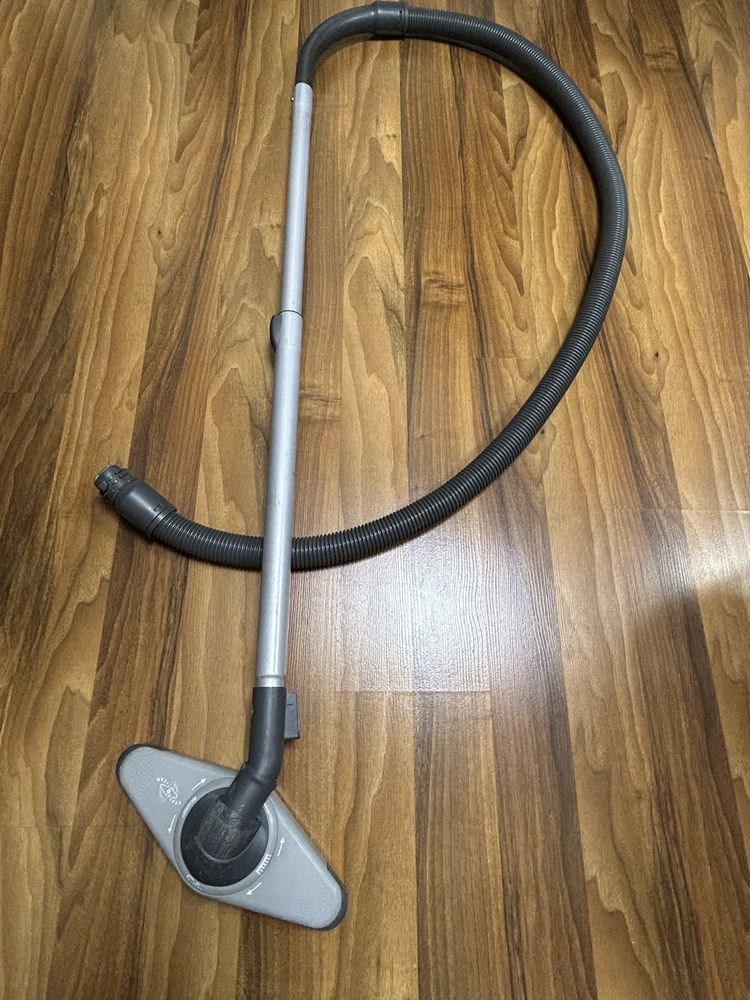 Пилосос РHILIPS expression FC 8606/01/B