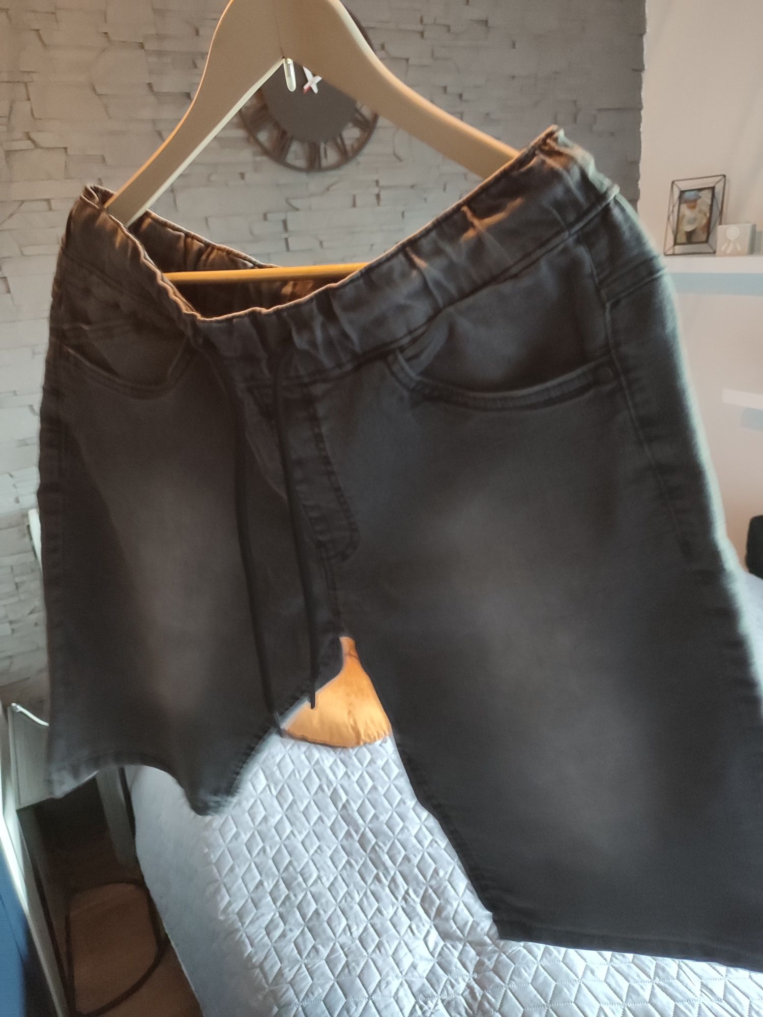 Spodnie krótkie jeansowe Reserved