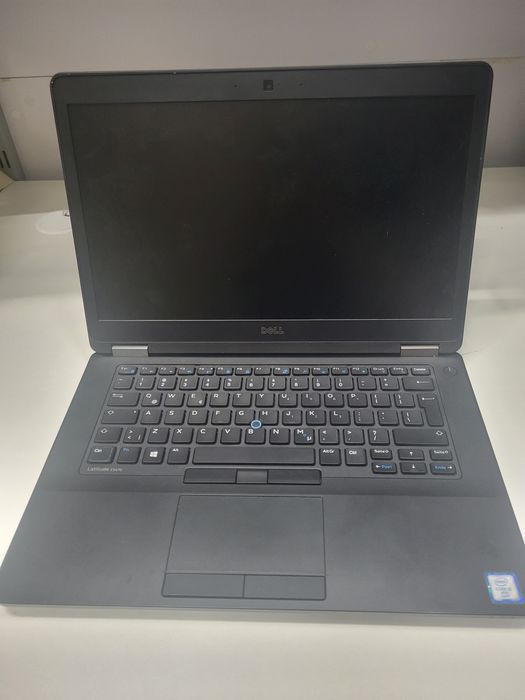 Solidny laptop Dell Latitude E5470 - wydajność i wytrzymałość w jednym