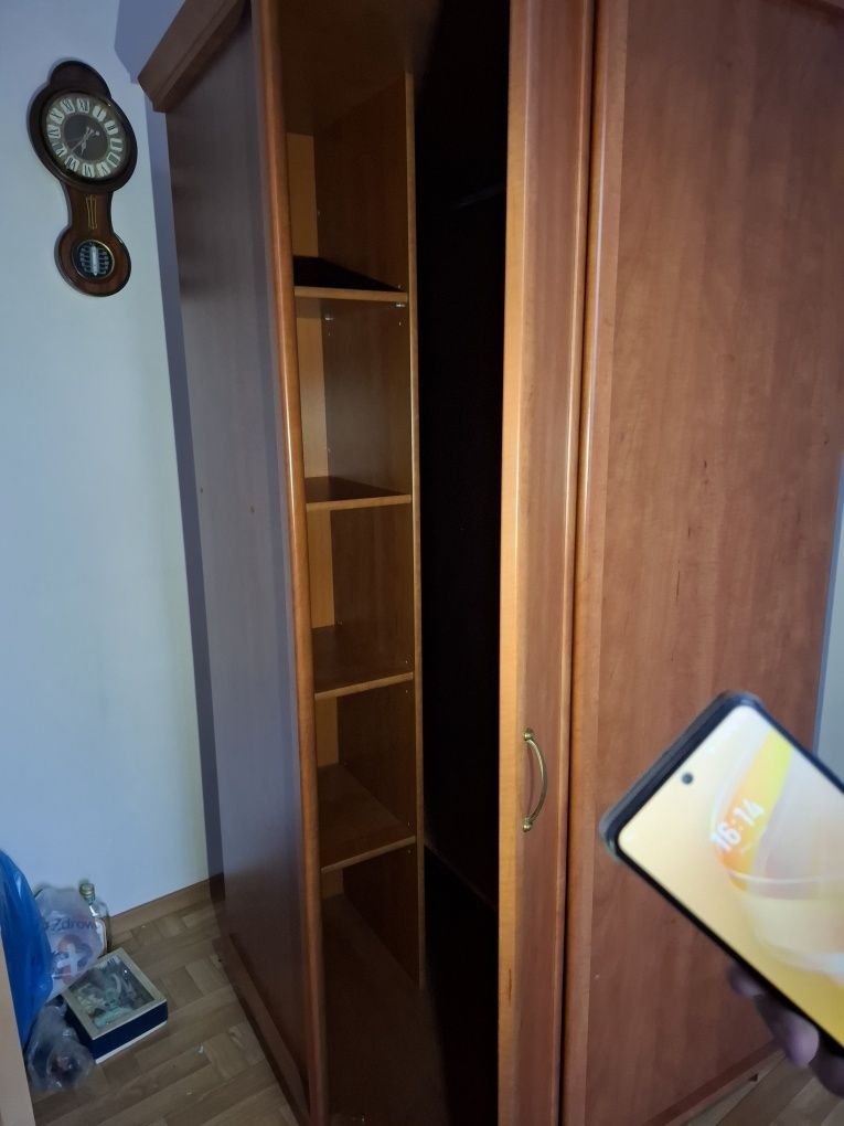 Szafa rogowa. Wymiary na zdjęciu