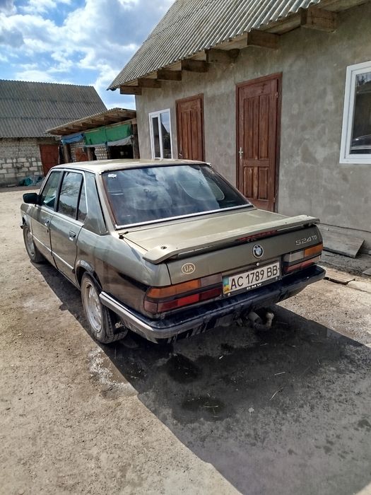 Продам машину BMW 524