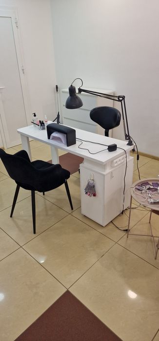 Для мастеров маникюра/педикюра места в аренду. Свет постоянно.