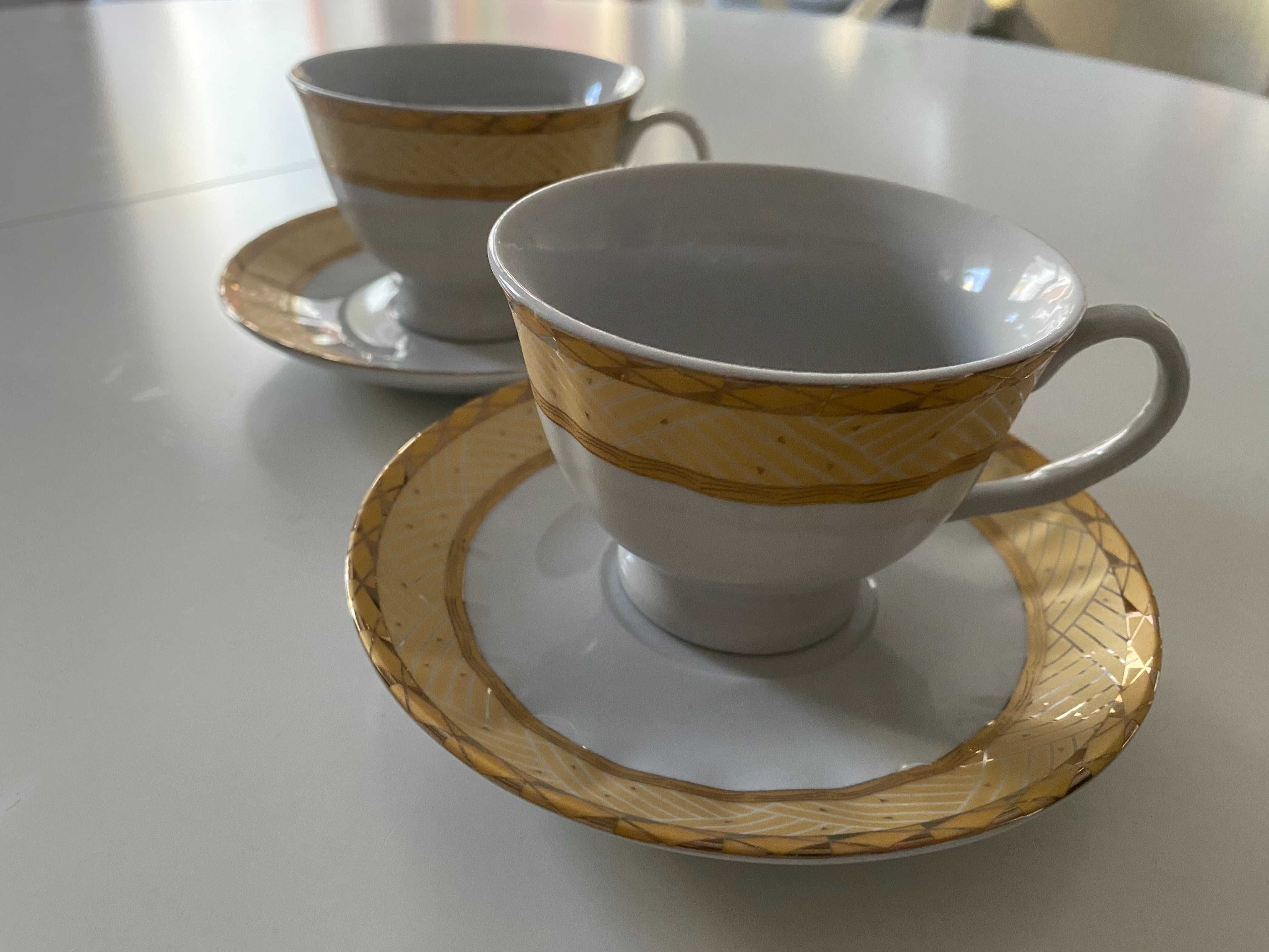 Filiżanki porcelanowe ze spodkami