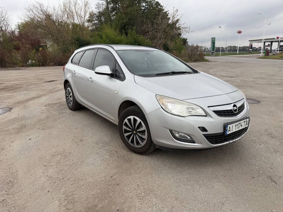 Продам opel astra j можна під виплату