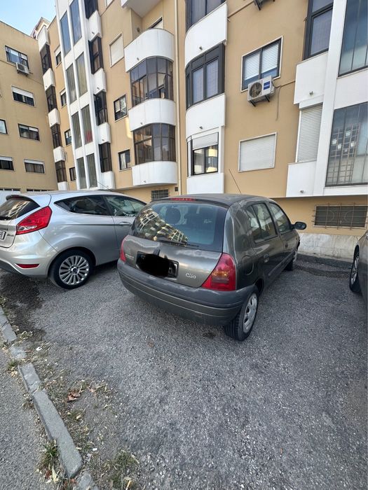 Renault clio cizento