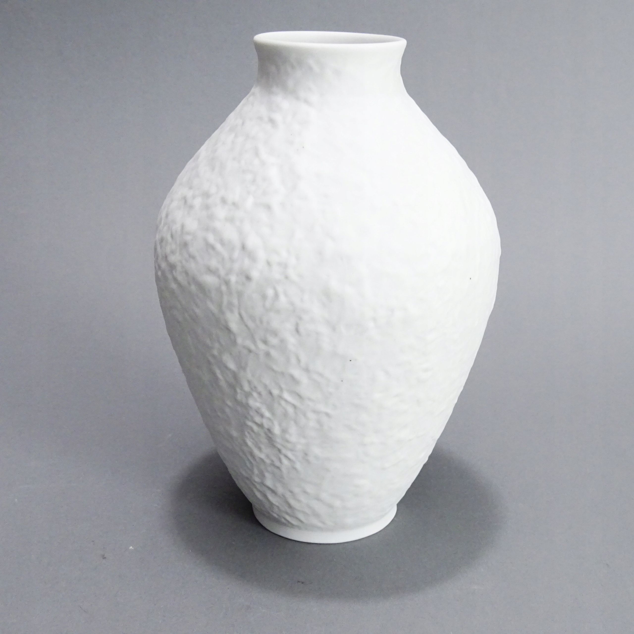 lata 60 wazon z białej nieszkliwionej porcelany metzler & orloff