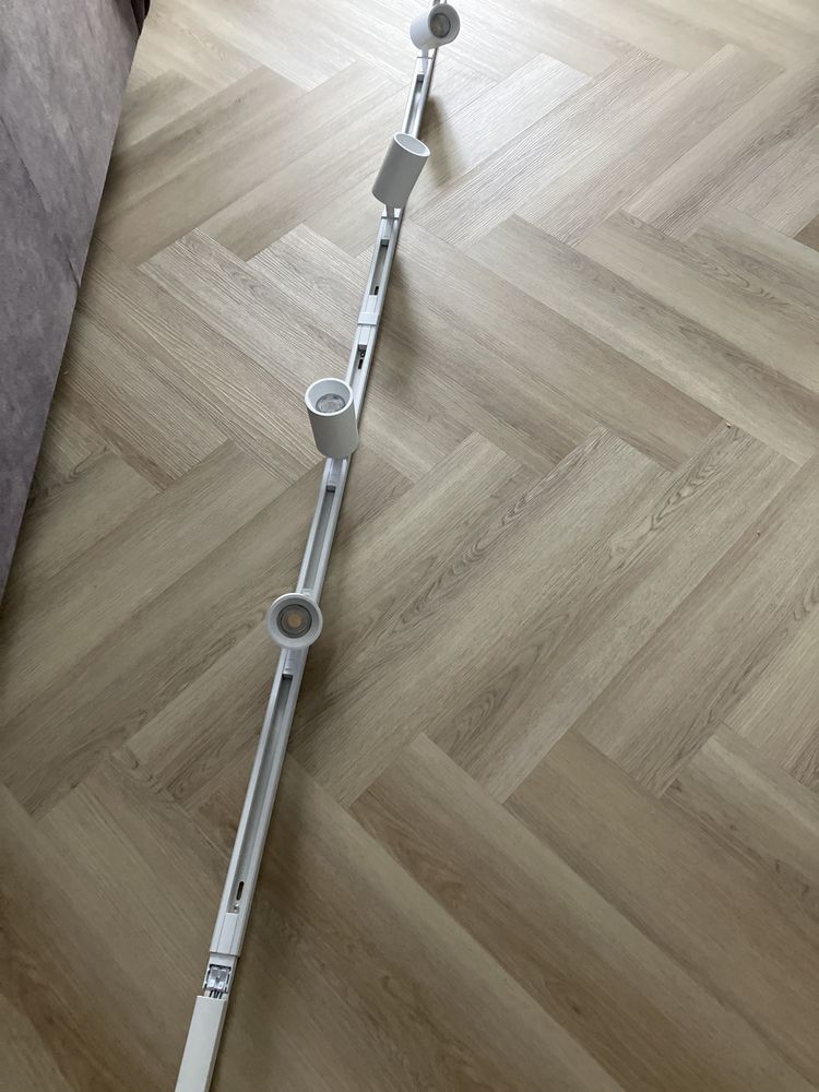 Listwa sufitowa z reflektorami nowa
