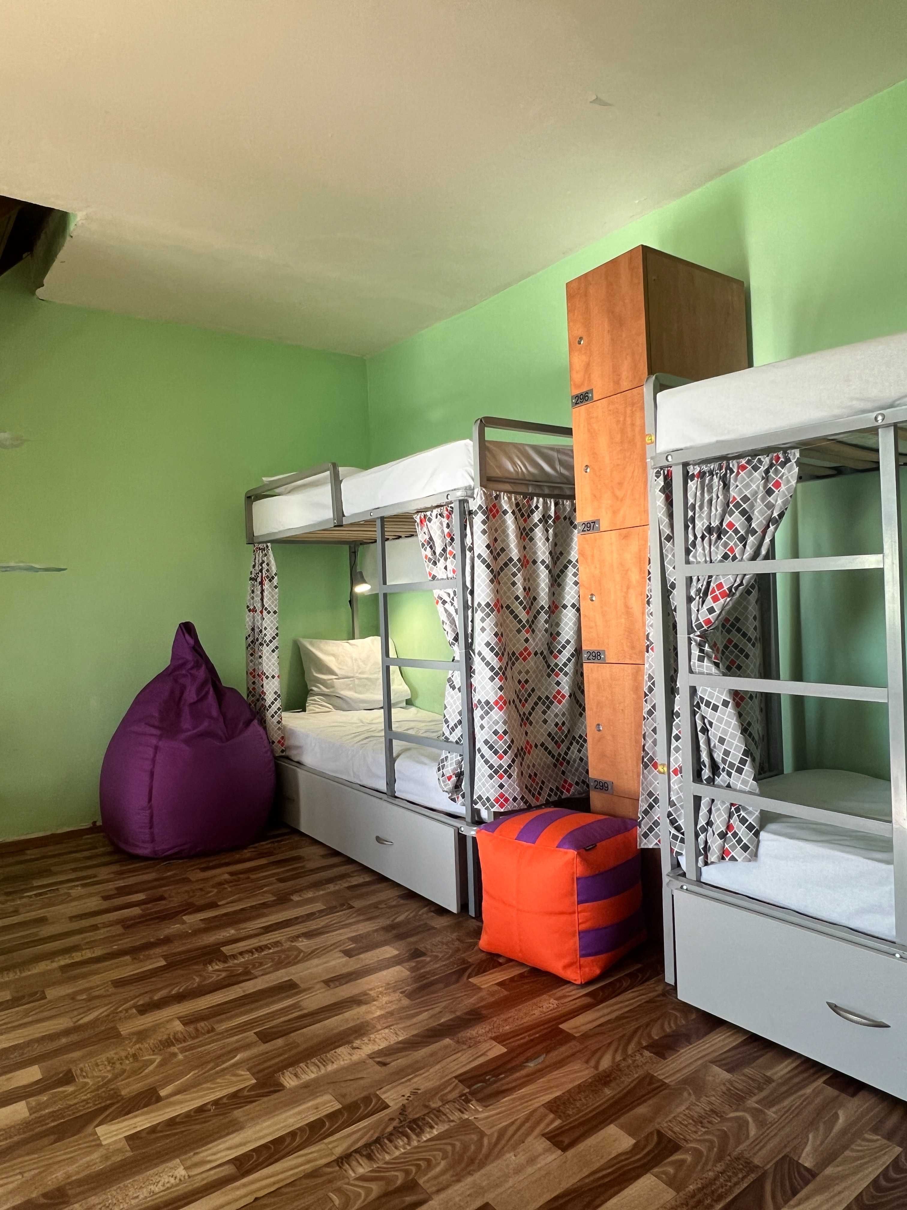 Хостел/общежитие  по улице Оноре де Бальзака , Левый берег Киева