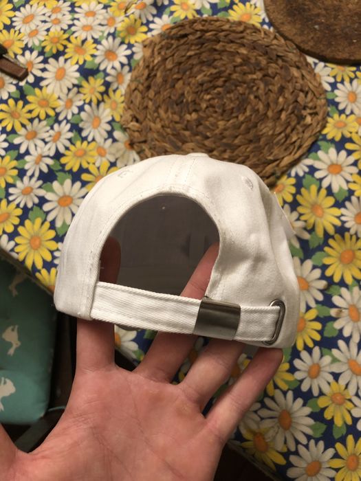 chapeu branco moncler