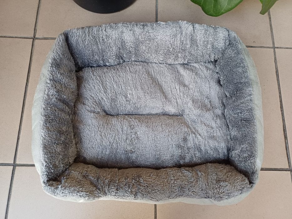 Łóżko, szare legowisko dla małego psa, rozmiar S