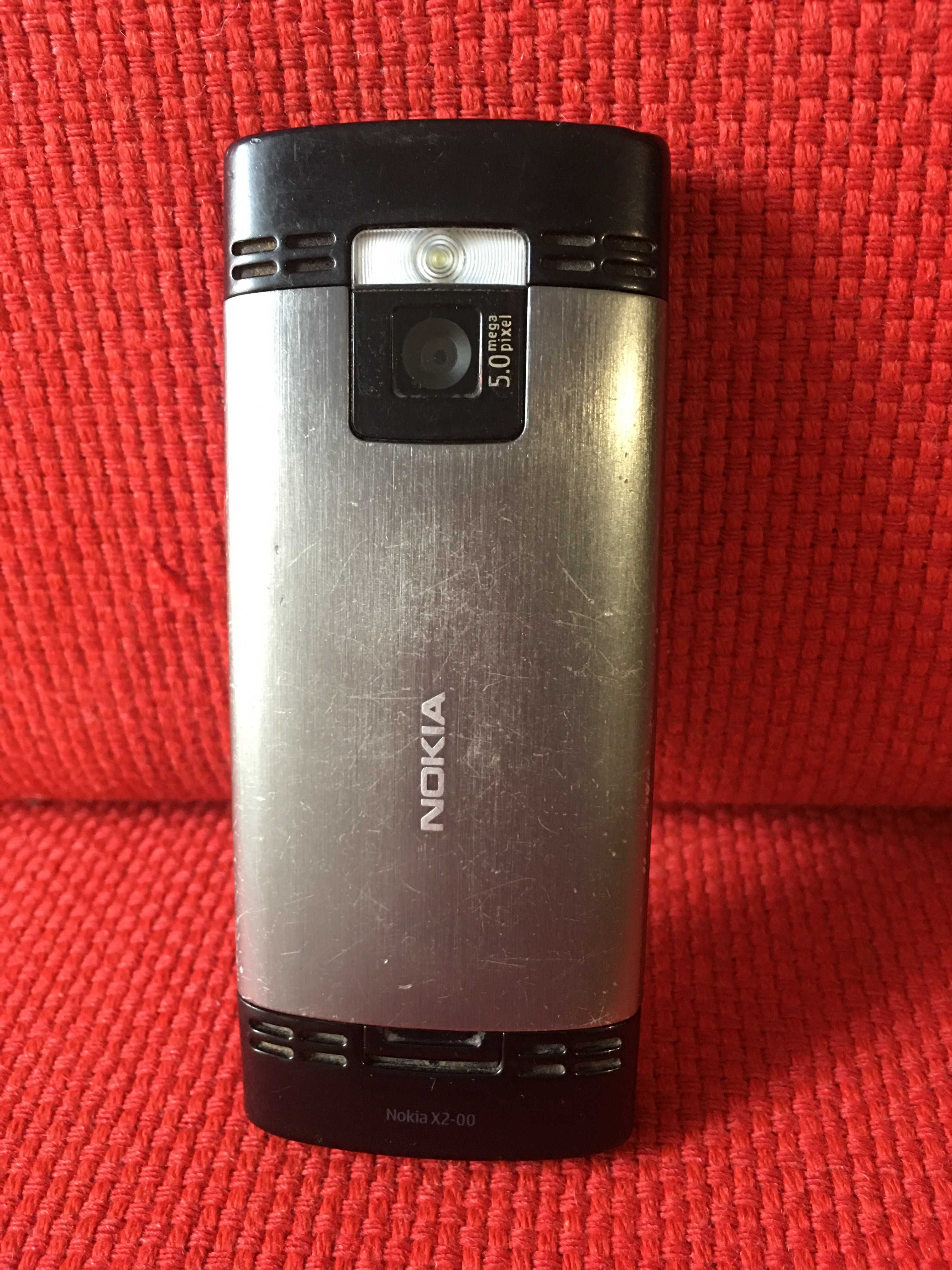 Мобильный телефон Nokia X2-00 требует замены батареи с зарядкой