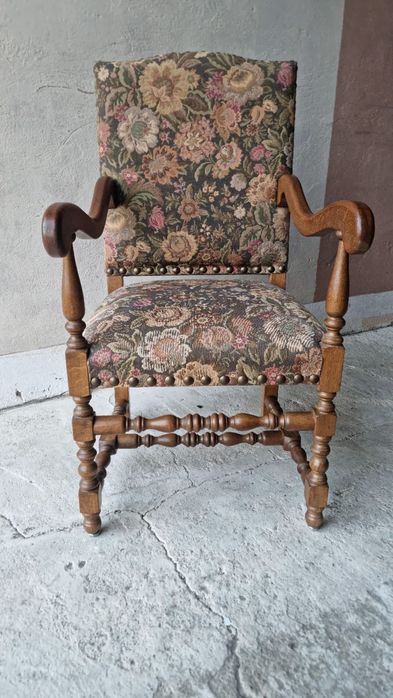 Fotel dębowy tapicerowany do biurka