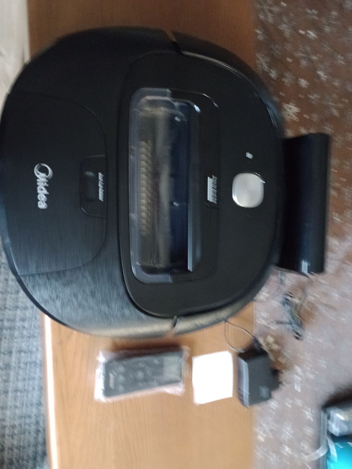 Nowy Robot odkurzacz Midea