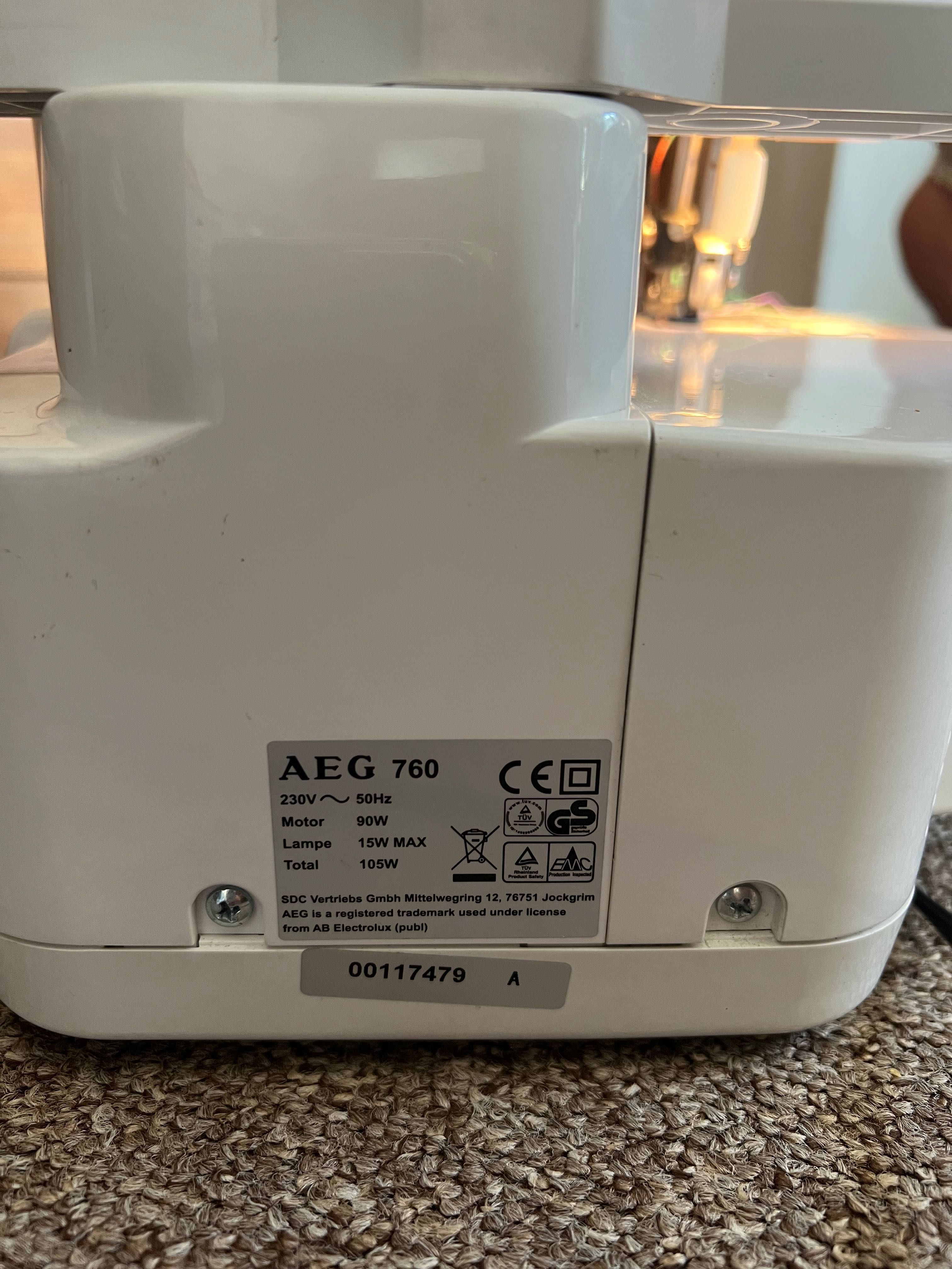 Maszyna do szycia owerllok AEG 760