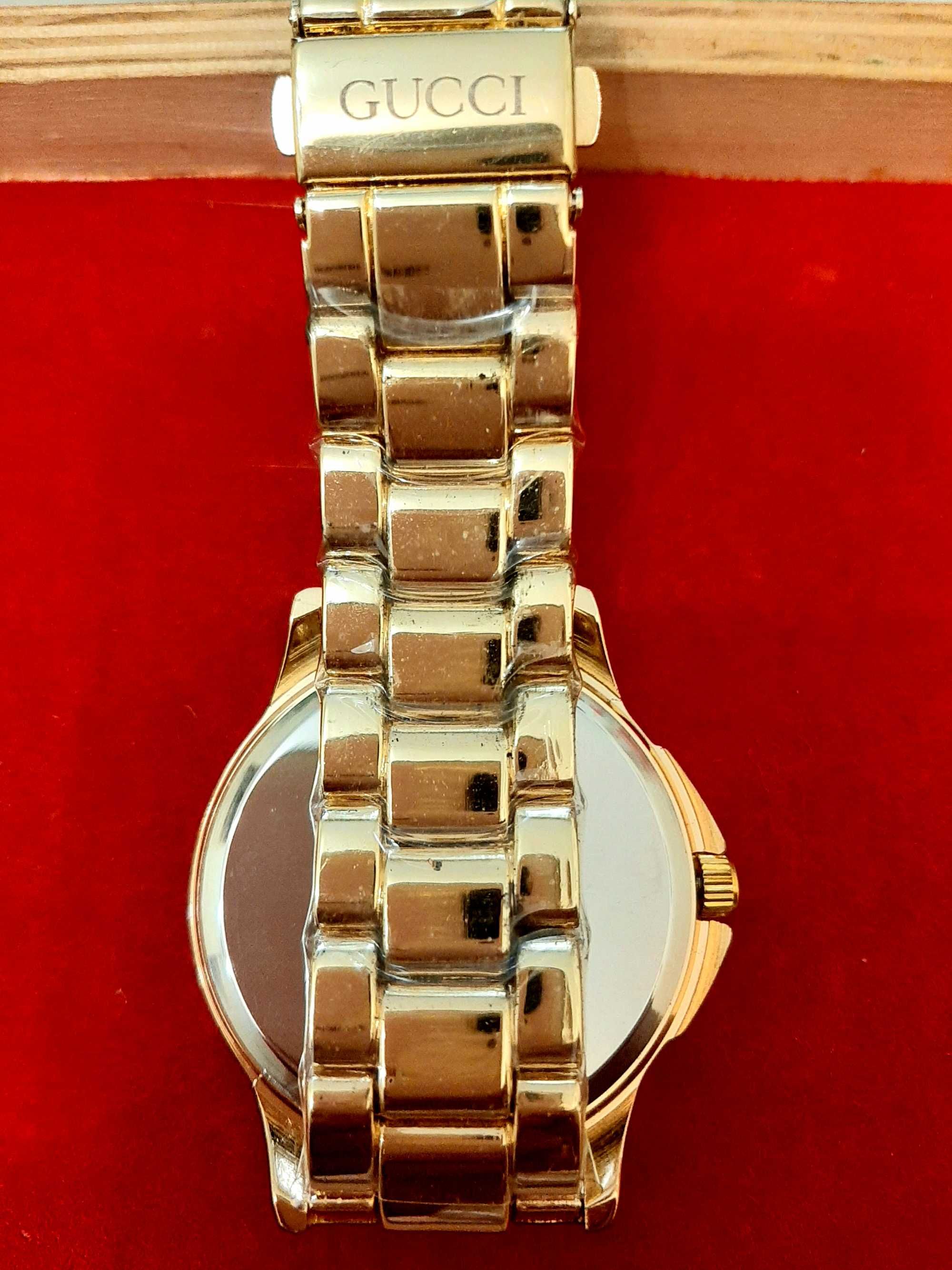 Часы новые в коробке GUCCI
