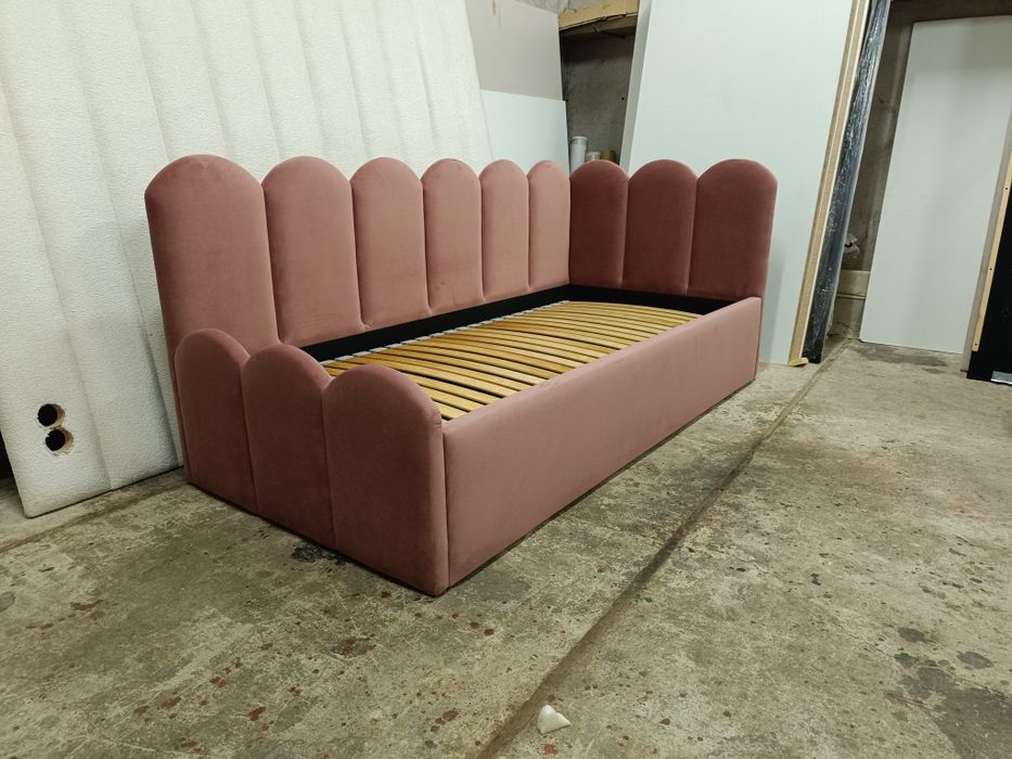 Łozko narożne tapicerowane dostępne 90x200 od ręki biszkopty różowe