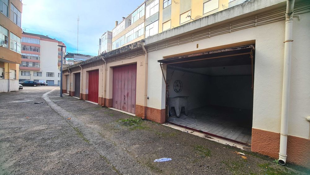 Arrenda-se Garagem BOX Cruz Pau