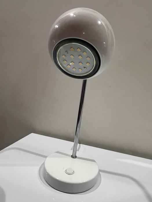 Candeeiro branco de secretária