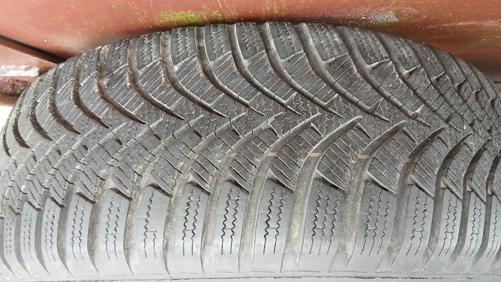 Резина 195/65 R15 Hankook зима