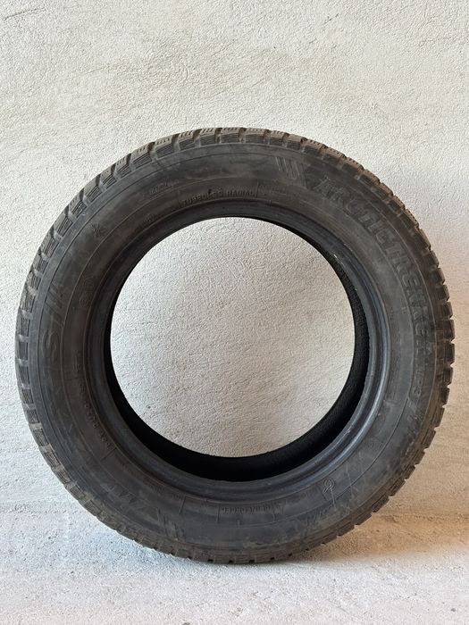 Зимова гума Maxxis Arctic Trekker 195/65 r15 4шт!! Віддаю комплект