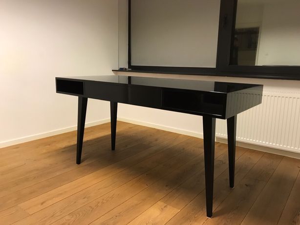 Biurko design, czarne biurko w wysokim połysku