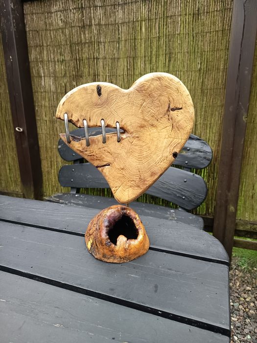 Figura z drewna w kształcie serca