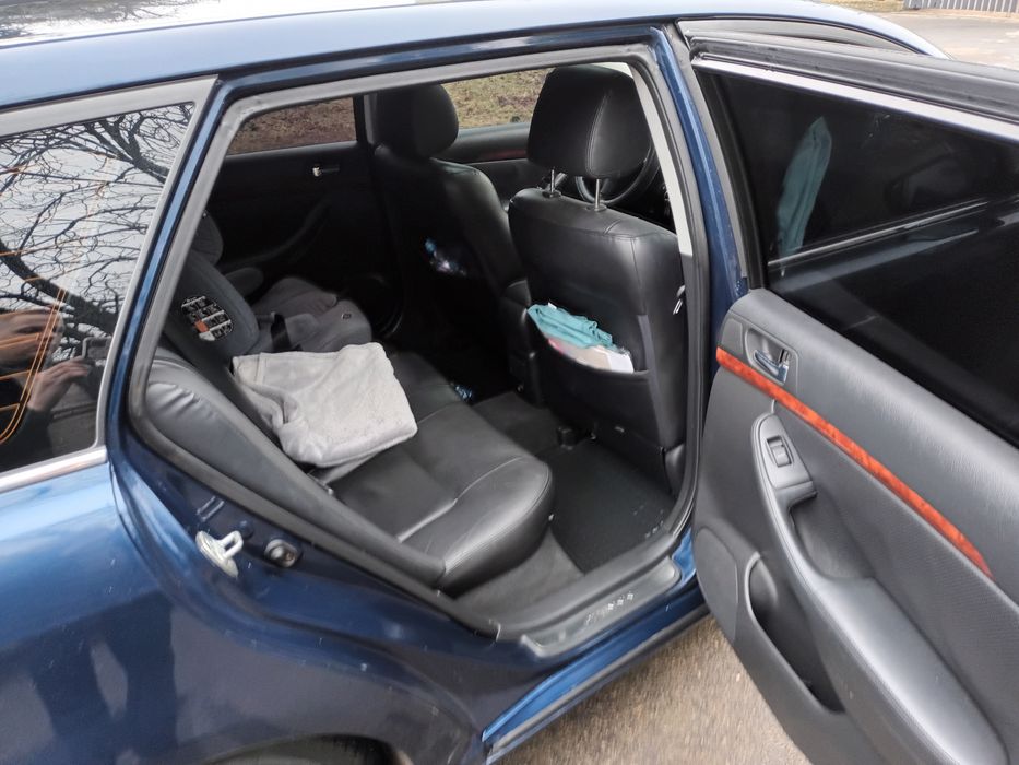 Avensis T25 2003 2.0 benz