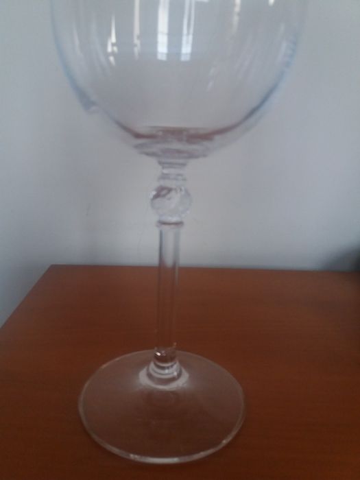 Copos de vinha branco de vidro