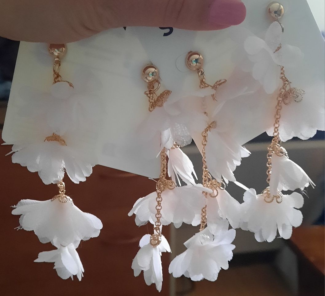 Kolczyki długie wiszące kwiatuszki materiałowe białe
