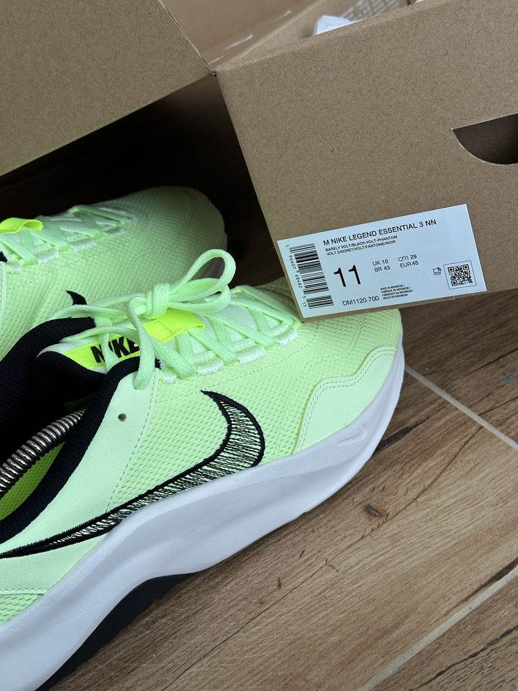 Кроссовки Nike Legend Essential