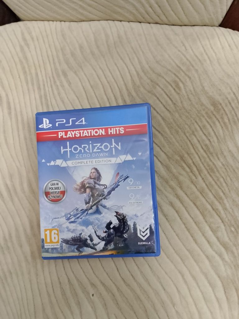 Dwie gry na ps 4.