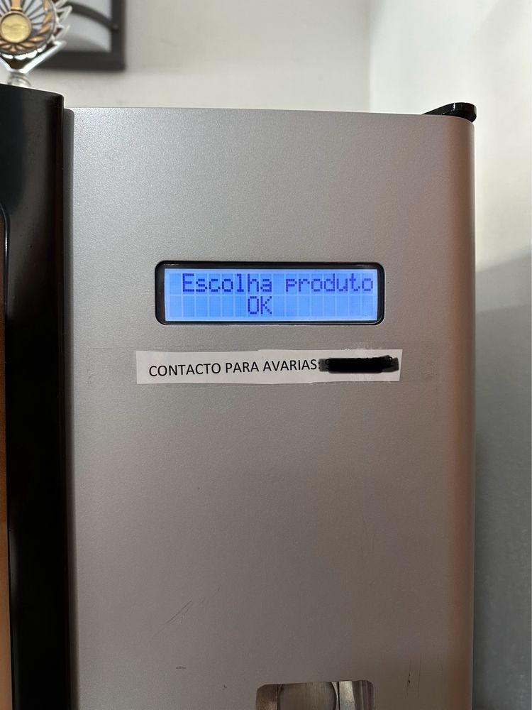 Maquina de vending de snaks e bebidas quentes