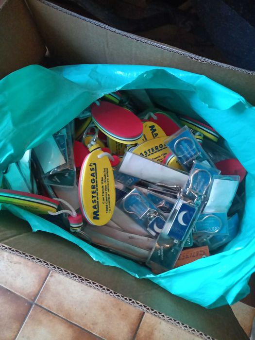 vários presentes de chaveiro