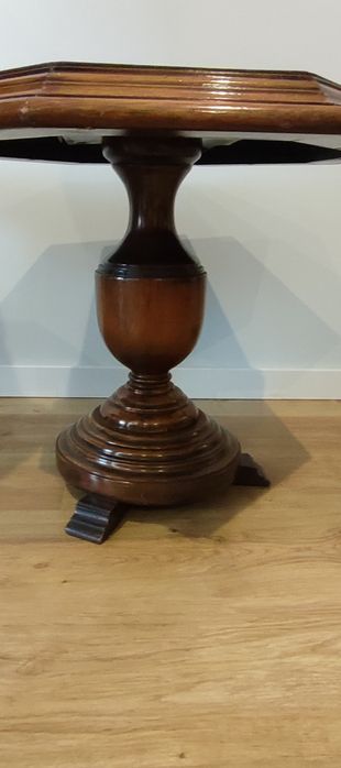 Mesa octogonal em madeira