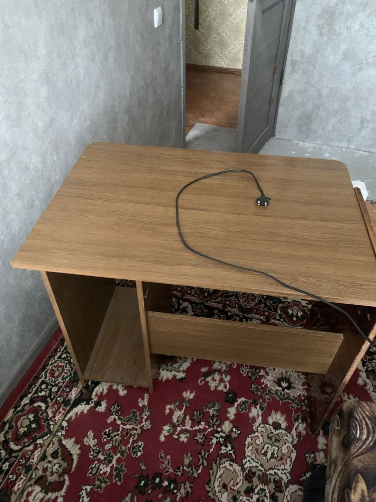 Стол компьютерный/письменный
