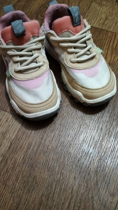 Продам  кросівки 27р Zara