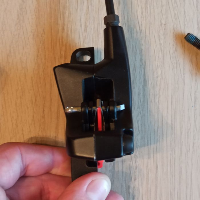 Nowy hamulec hydrauliczny przedni Sram Level